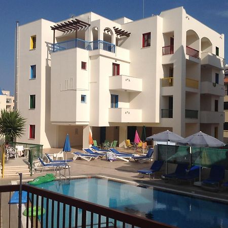 Sea N Lake View Hotel Apartments Larnaca Exterior photo